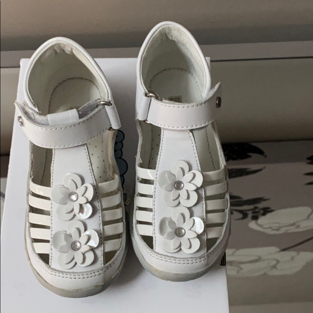 Toddler girls Falcotto White leather shoes.